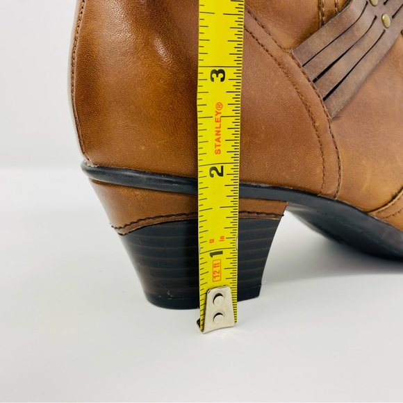 EARTH ODYSSEY 7B Heeled Ankle Booties Almond Tan Brown Leather Buckle Boho Y2K - Picture 8 of 16